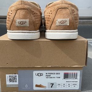 UGG FIERCE GEO PERFORATED SIZE 7 TAN